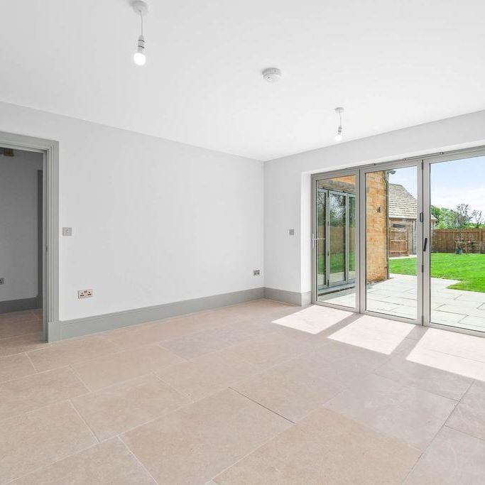 3 bedroom semi-detached house to rent - Photo 1