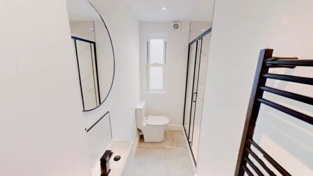 5 Bed 2 Bath - Photo 5