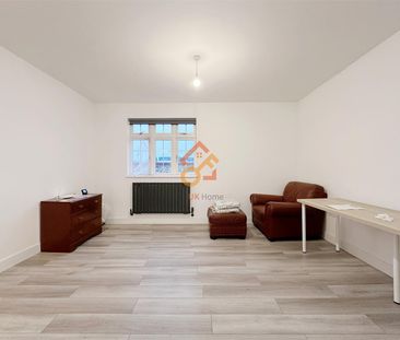 Lord Derby House, 2b Griffin Road, Plumstead, London SE18 - Photo 2