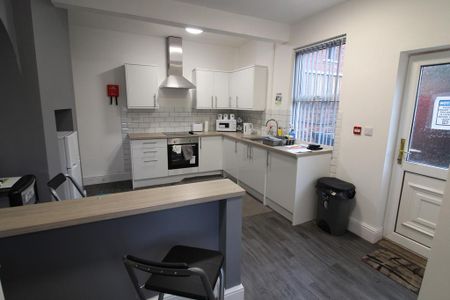 1 bedroom in a house share to rent - Photo 4