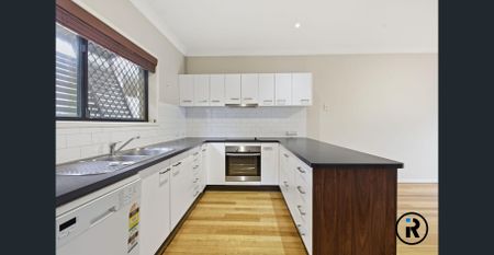 Convenient Tri-Level Living in a Quiet Yeerongpilly Complex 🏡 - Photo 3