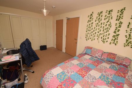 6 bedroom terraced house to rent - Photo 4