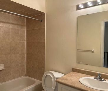 For Lease - 119 Amulet Crescent, Richmond Hill, Ontario - Photo 3