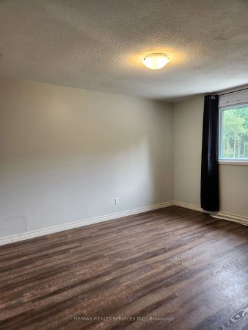 Detached Home For Lease | X8490114 - Photo 3