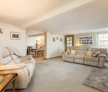 4 bedroom detached house to rent - Photo 3