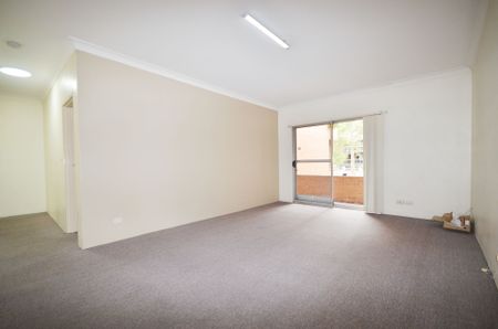 2 Bedroom Unit in Handy Location&excl;&excl; - Photo 4