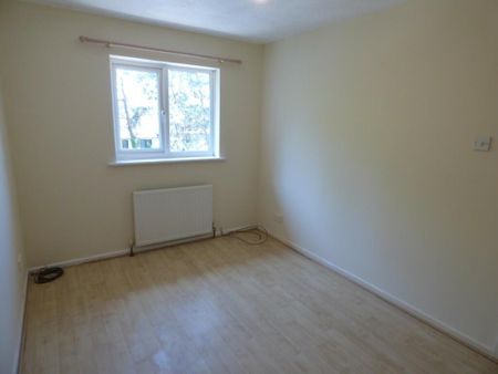 3 bedroom end of terrace house to rent - Photo 2