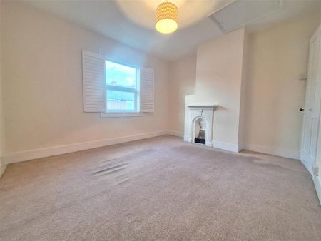 3 bedroom terraced house to rent - Photo 3