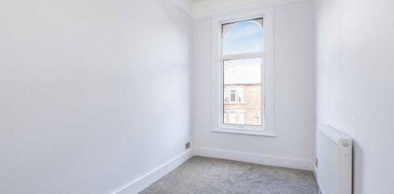 3 bedroom flat to rent - Photo 2