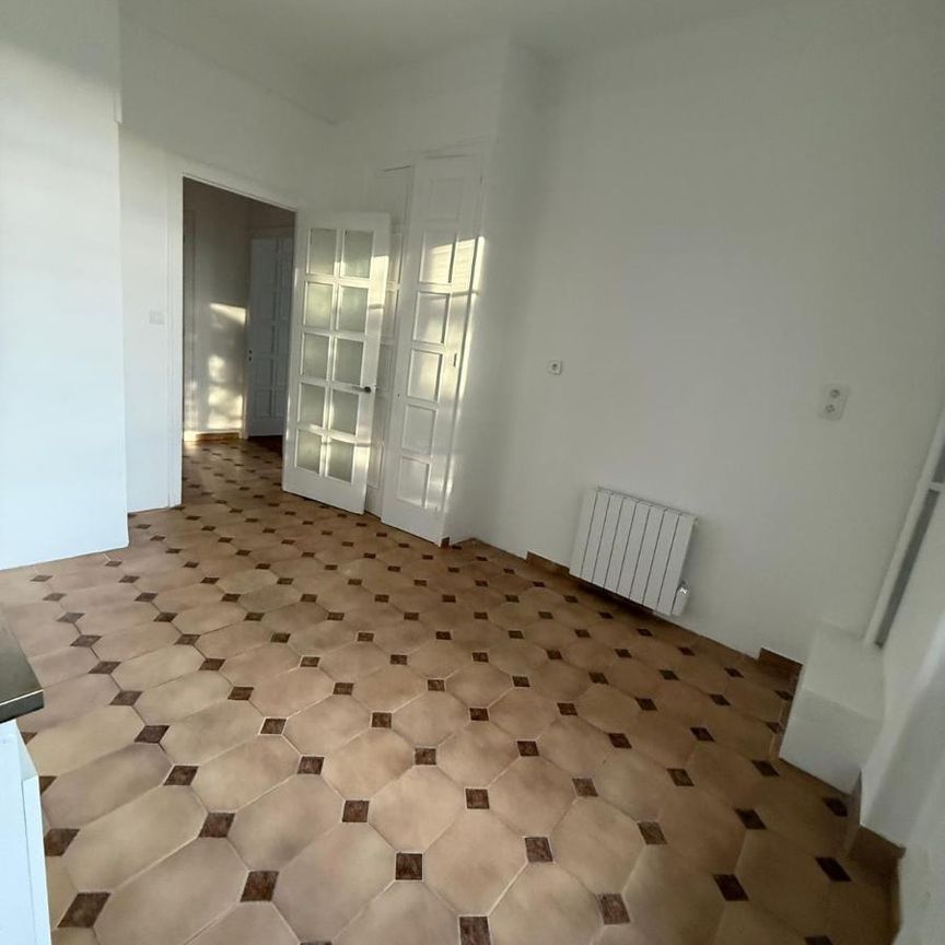 Location Appartement 3 pièces 77m² BRON 69500 - Photo 1