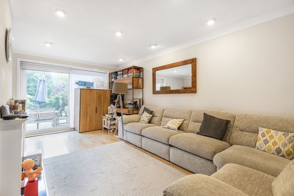 Littlecote Close, Southfields, SW19 - Photo 1