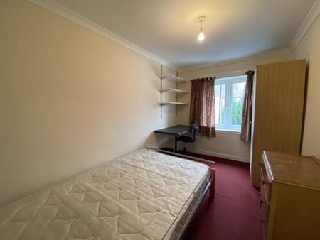 3 bedroom semi-detached house to rent - Photo 2