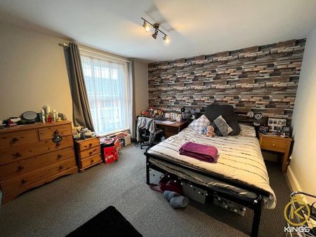 4 bedroom terraced house to rent - Photo 3