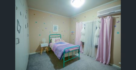 COSY 3 BEDROOM HOME IN GREAT LOCATION - Photo 5