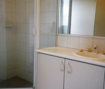 4 Bedroom Home with Air Con - Photo 6