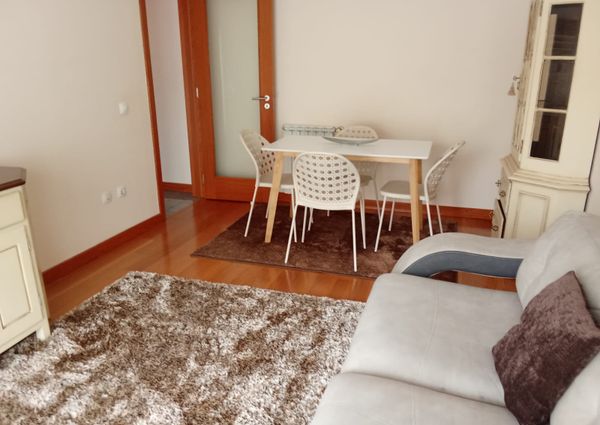 Apartamento T1 mobilado e equipado com garagem fechada. Glicínias!