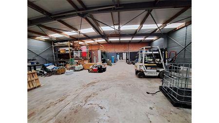 Een ruime woning met winkelruimte, achterliggende opslagruimte en tuin - Photo 5