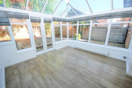 4 bedroom detached house to rent - Photo 2