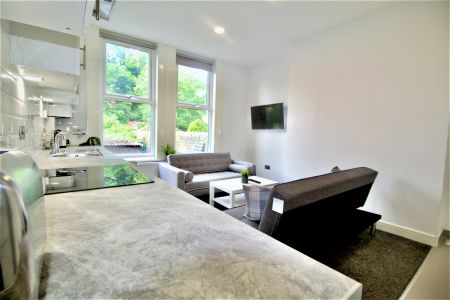 2 Bedroom Apartment - Photo 4