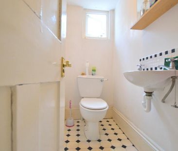 1 bedroom in a house share to rent - Photo 4