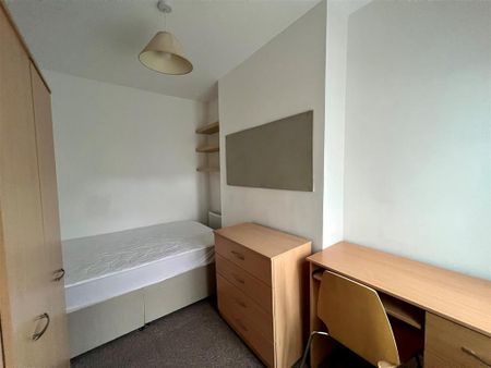 6 bedroom terraced house to rent - Photo 2