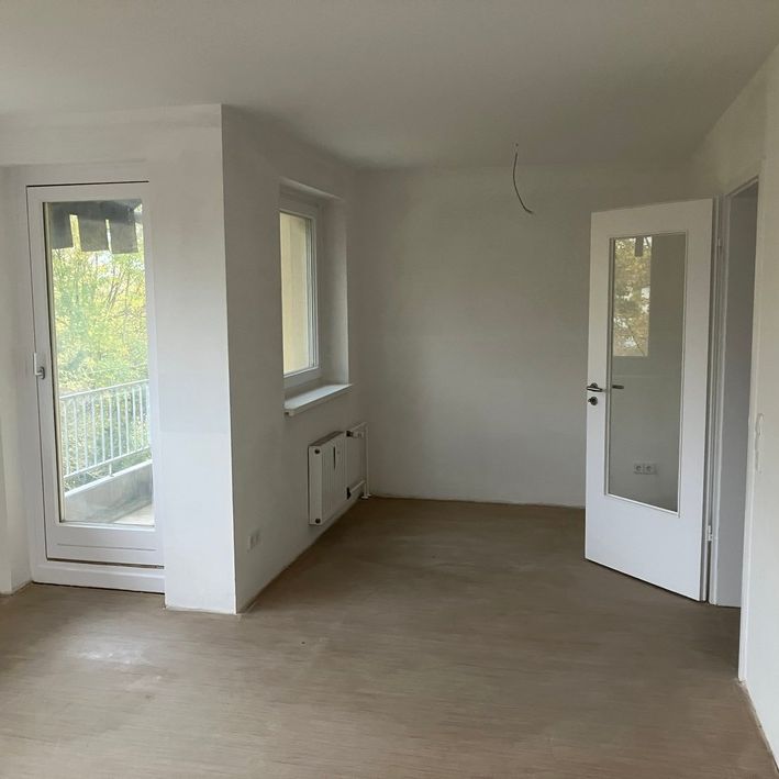 Großes Wohnzimmer und sonnige Loggia – Ihr perfektes Zuhause in Fallersleben - Photo 1