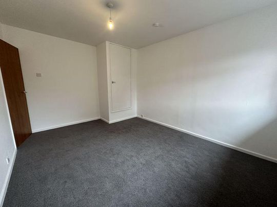 3 bedroom semi-detached bungalow to rent - Photo 1