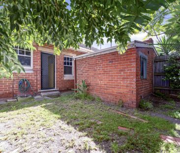 Period Home with rear courtyard! - Photo 4