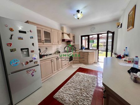 Casa Vladesti/4 camere / De inchiriat - Fotografie 3