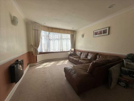 4 bedroom semi-detached house to rent - Photo 5