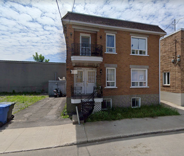 Très beau et grand 4 1/2 2e étage Rue Anna Libre - Photo 3