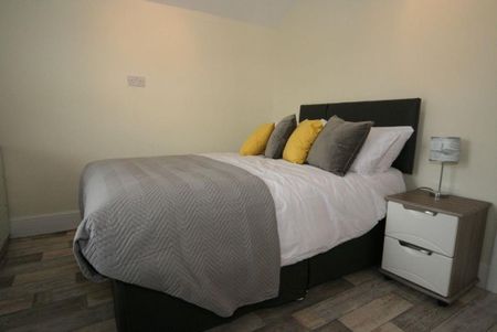 1 bedroom in a house share to rent - Photo 2