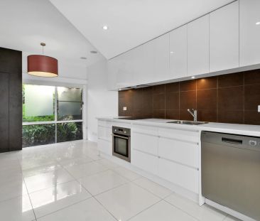 Secluded, Stylish & Sunlit Corner Townhouse in 'Kinrara Mews' - Photo 2