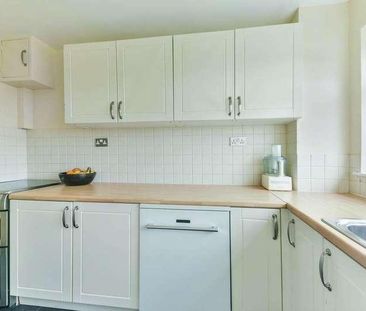 St. Peters Close, Ilford, IG2 - Photo 6