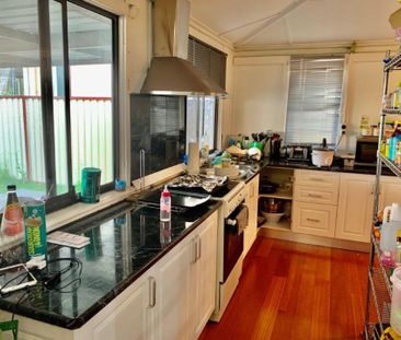 Handy Location&excl;&excl; - Photo 1