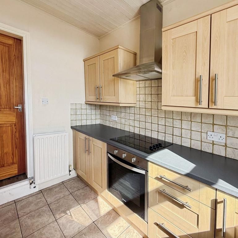 3 bedroom end of terrace house to rent - Photo 1