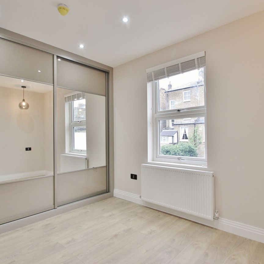 Abdale Road, Hammersmith, London, W12 - Photo 1