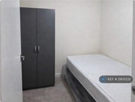 3 bedroom flat to rent - Photo 5