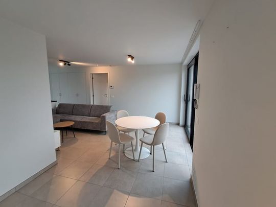 Appartement te huur - Photo 1