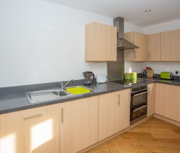 Available unfurnished now - Photo 4