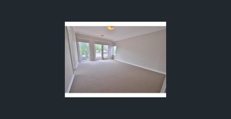 CITY WIDE Real Estate - LARGE 4 Bedroom Townhouse, with cooling and heating!!! Walk to Clayton train station, shops, Monash Medical Centre, Monash. - Photo 4