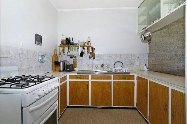 CONVENIENTLY LOCATED 2 BEDROOM UNIT - Photo 1