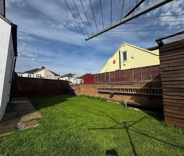 Fairview Avenue, Rainham, RM13 - Photo 2