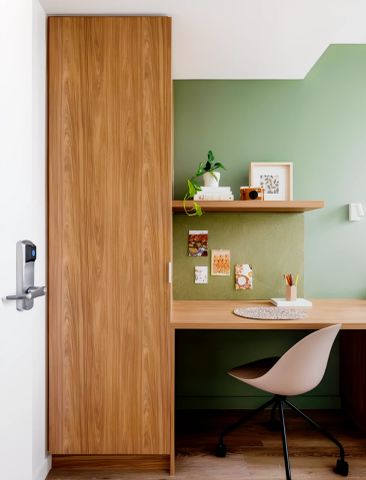 Large 2 Bed Apartment Regular - Photo 5