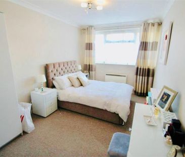 2 bedroom ground floor flat to rent - Photo 2