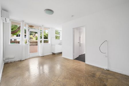 ONE BEDROOM APARTMENT IN THE HEART OF ELWOOD! - Photo 4