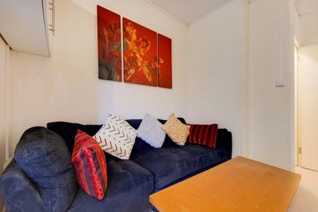 4 bedroom flat to rent - Photo 2