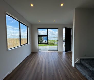 Brand New Family Home in Central Hobsonville - Photo 2