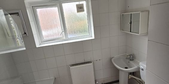 Room in a Shared Flat, Clarence Lane, SW15 - Photo 3