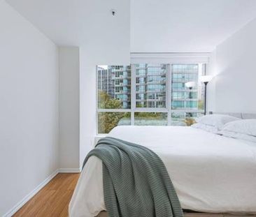 Chic One Bedroom in Downtown Vancouver- Coal Harbour - Photo 1